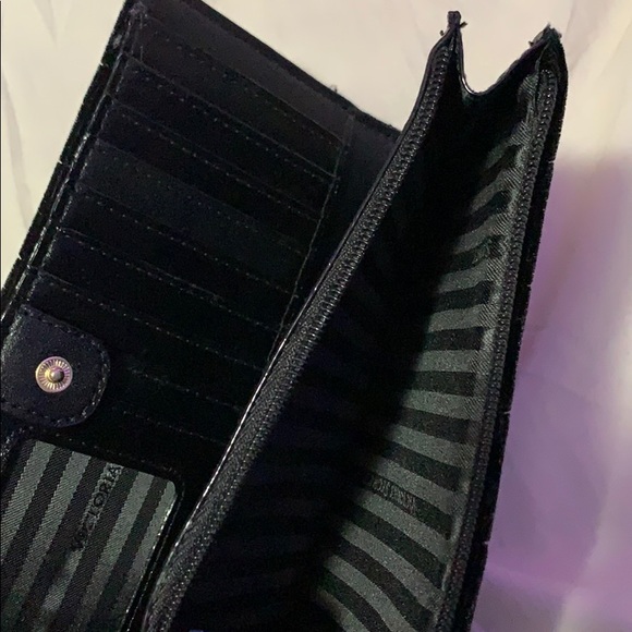 Victoria’s Secret wristlet - Picture 3 of 4